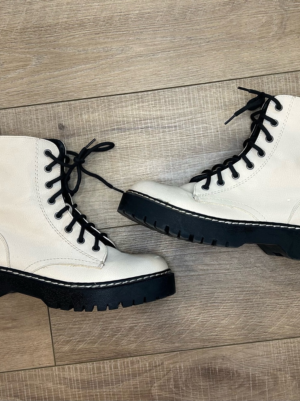 Sincerly Jules Harvey Cream Zipper Lace-Up Combat Boots with Black Sole